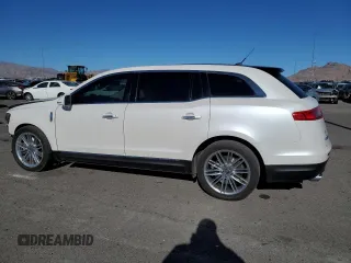 2016 Lincoln MKT EcoBoost z VIN 2LMHJ5AT9GBL01820, wystawiony jako Copart lot #85581554 z przebiegiem 43 943 mil mil oraz Szkody całkowita. Historia ofert i sprzedaży dostępna na DreamBid. Obrazek 2.