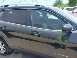 2016 Jeep Cherokee Latitude with VIN 1C4PJLCB6GW257942, listed as a IAAI auction lot 42020649 with 135,808 mi miles and . Bid and sale history available at DreamBid. Image 13.