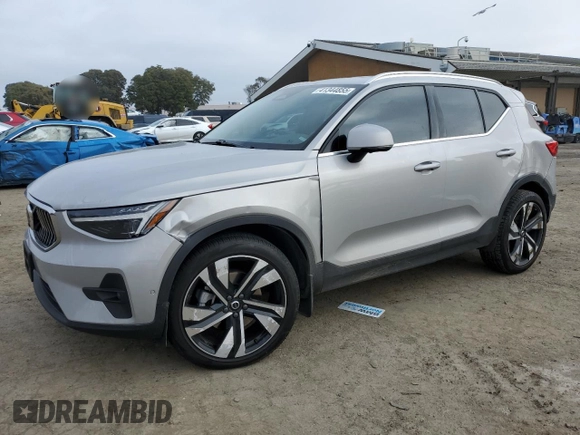 2023 Volvo XC40 Ultimate Bright Theme с VIN YV4L12UA5P2939455, выставлен на аукционе Copart как лот 41344855 с пробегом 18 949 миль миль и Списание • Salvage title. История ставок и продаж доступна на DreamBid. Изображение 1.