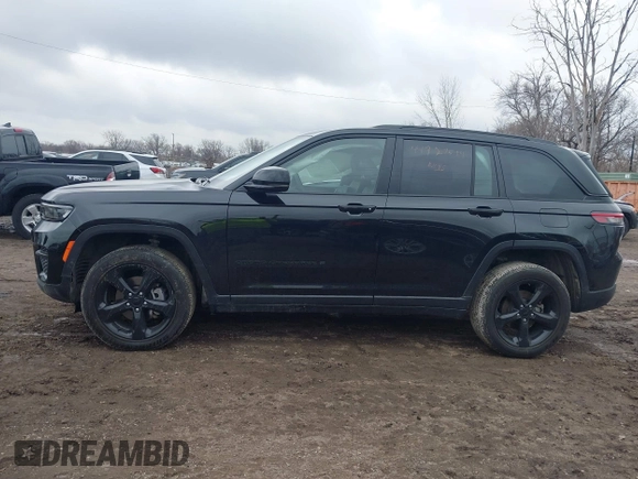 2023 Jeep Grand Cherokee Laredo z VIN 1C4RJHAG4PC599198, wystawiony jako IAAI lot #41741474 z przebiegiem 19 162 mil mil oraz . Historia ofert i sprzedaży dostępna na DreamBid. Obrazek 14.