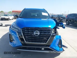 2024 Nissan Kicks SR z VIN 3N1CP5DV8RL549685, wystawiony jako IAAI lot #41856539 z przebiegiem 390 mil mil oraz . Historia ofert i sprzedaży dostępna na DreamBid. Obrazek 13.