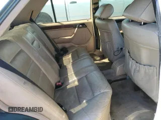 1993 Mercedes-Benz 400 with VIN WDBEA34E3PB937142, listed as a Copart auction lot 50444585 with 275,929 mi miles and Clean Title. Bid and sale history available at carsss.com. Image 10.