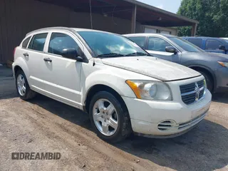 2008 Dodge Caliber SXT z VIN 1B3HB48B58D583486, wystawiony jako IAAI lot #42422405 z przebiegiem 196 700 mil mil oraz . Historia ofert i sprzedaży dostępna na DreamBid. Obrazek 1.