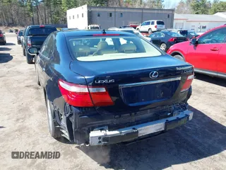 2008 Lexus LS with VIN JTHBL46F285055601, listed as a IAAI auction lot 41973808 with 227,315 mi miles. Bid and sale history available at carsss.com. Image 17.