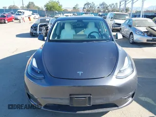 2022 Tesla Model Y Performance z VIN 7SAYGDEF2NF490794, wystawiony jako IAAI lot #42218742 z przebiegiem 41 402 mil mil oraz . Historia ofert i sprzedaży dostępna na DreamBid. Obrazek 12.