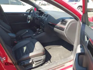 2017 Volkswagen Jetta GLI z VIN 3VW4T7AJ3HM350575, wystawiony jako IAAI lot #42303994 z przebiegiem 168 622 mil mil oraz . Historia ofert i sprzedaży dostępna na DreamBid. Obrazek 5.
