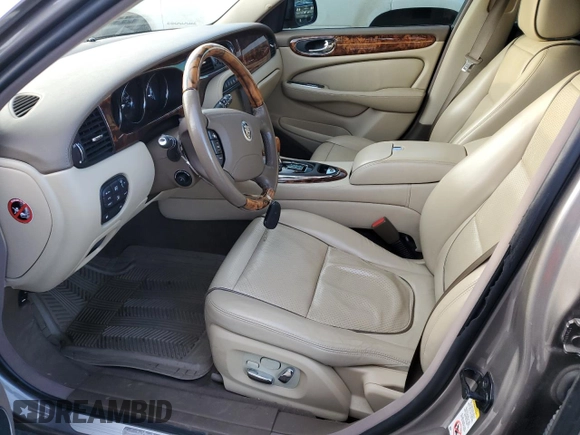 2009 Jaguar XJ with VIN SAJXA82B69SH31532, listed as a Copart auction lot 88027035 with 90,233 mi miles and Clean Title. Bid and sale history available at DreamBid. Image 7.