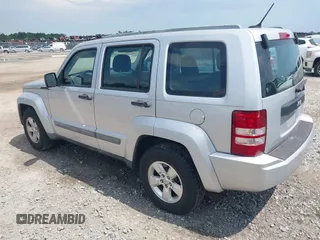 2012 Jeep Liberty Sport z VIN 1C4PJLAK0CW111694, wystawiony jako IAAI lot #42667595 z przebiegiem 78 451 mil mil oraz . Historia ofert i sprzedaży dostępna na DreamBid. Obrazek 3.