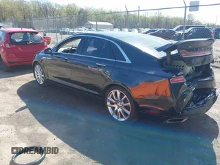 2015 Lincoln MKZ Hybrid z VIN 3LN6L2LU2FR624527, wystawiony jako IAAI lot #41976557 z przebiegiem 87 882 mil mil oraz . Historia ofert i sprzedaży dostępna na DreamBid. Obrazek 3.