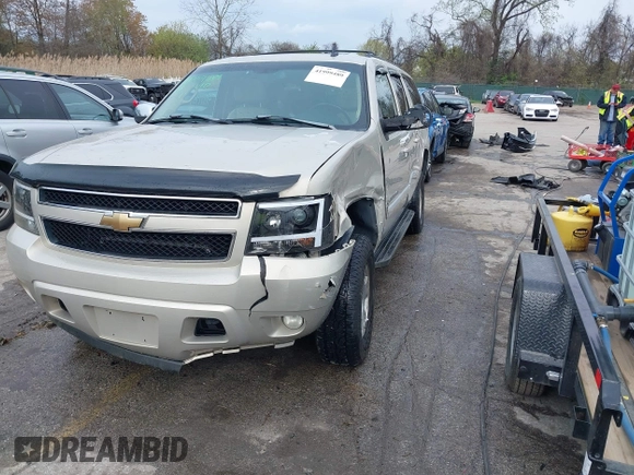 2007 Chevrolet Suburban LT with VIN 3GNFK16387G267959, listed as a IAAI auction lot 41999489 with 106,131 mi miles. Bid and sale history available at carsss.com. Image 18.