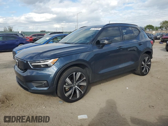 2022 Volvo XC40 Twin Plus z VIN YV4ED3UR5N2709889, wystawiony jako Copart lot #81162434 z przebiegiem 22 636 mil mil oraz Szkoda całkowita • Salvage title. Historia ofert i sprzedaży dostępna na DreamBid. Obrazek 1.
