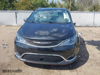 2017 Chrysler Pacifica Limited with VIN 2C4RC1GG5HR812600, listed as a IAAI auction lot 41747528 with 88,810 mi miles. Bid and sale history available at carsss.com. Image 12.