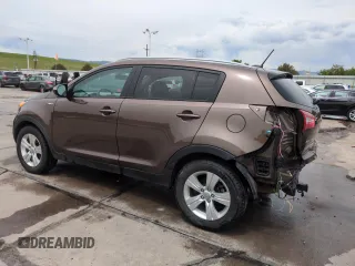 2013 Kia Sportage LX z VIN KNDPBCA29D7458904, wystawiony jako Copart lot #59175745 z przebiegiem 100 719 mil mil oraz Szkoda całkowita • Salvage title. Historia ofert i sprzedaży dostępna na DreamBid. Obrazek 2.