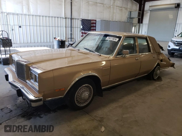 1983 Chrysler New Yorker 5th Ave Edition z VIN 2C3BF66P5DR150653, wystawiony jako Copart lot #75411924 z przebiegiem 67 095 mil mil oraz Szkody całkowita. Historia ofert i sprzedaży dostępna na DreamBid. Obrazek 1.
