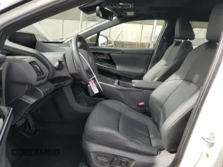 2023 Subaru Solterra Premium z VIN JTMABABA2PA003481, wystawiony jako Copart lot #77875784 z przebiegiem 8 522 mil mil oraz Szkoda całkowita • Salvage title. Historia ofert i sprzedaży dostępna na DreamBid. Obrazek 7.