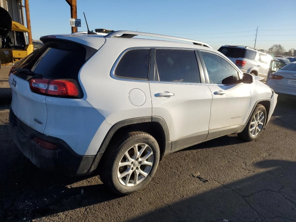 2017 Jeep Cherokee Latitude with VIN 1C4PJLCB0HD232192, listed as a Copart auction lot 47110155 with 117,064 mi miles and Salvage Title. Bid and sale history available at carsss.com. Image 3.