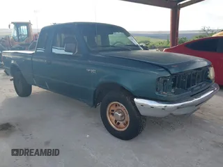 1996 Ford Ranger XL z VIN 1FTCR14AXTTA10663, wystawiony jako IAAI lot #42312413 z przebiegiem 104 211 mil mil oraz . Historia ofert i sprzedaży dostępna na DreamBid. Obrazek 1.