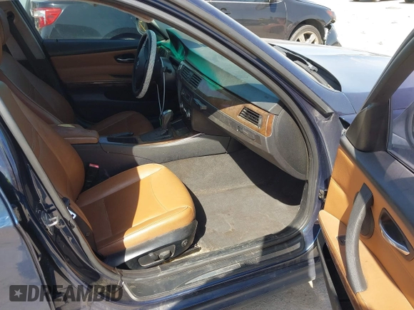 2011 BMW 3 Series 328i with VIN WBAPH7C55BE131127, listed as a IAAI auction lot 41860588 with 260,158 mi miles. Bid and sale history available at carsss.com. Image 5.