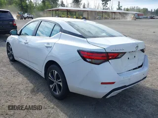 2022 Nissan Sentra SV z VIN 3N1AB8CV1NY272528, wystawiony jako IAAI lot #42344178 z przebiegiem 50 569 mil mil oraz . Historia ofert i sprzedaży dostępna na DreamBid. Obrazek 3.