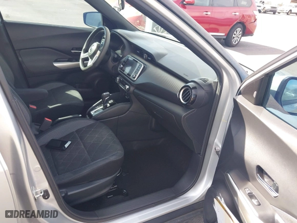 2018 Nissan Kicks SV with VIN 3N1CP5CU2JL527470, listed as a IAAI auction lot 41503614 with 26,732 mi miles. Bid and sale history available at carsss.com. Image 5.