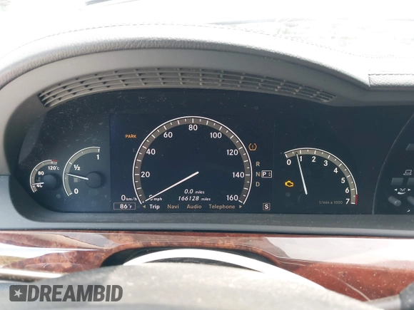 2007 Mercedes-Benz S 550 z VIN WDDNG71X87A067073, wystawiony jako IAAI lot #42475122 z przebiegiem 166 128 mil mil oraz . Historia ofert i sprzedaży dostępna na DreamBid. Obrazek 7.