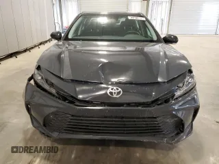 2025 Toyota Camry LE z VIN 4T1DBADK1SU004983, wystawiony jako Copart lot #57421665 z przebiegiem 8 122 mil mil oraz Czysty tytuł • Clean title. Historia ofert i sprzedaży dostępna na DreamBid. Obrazek 5.