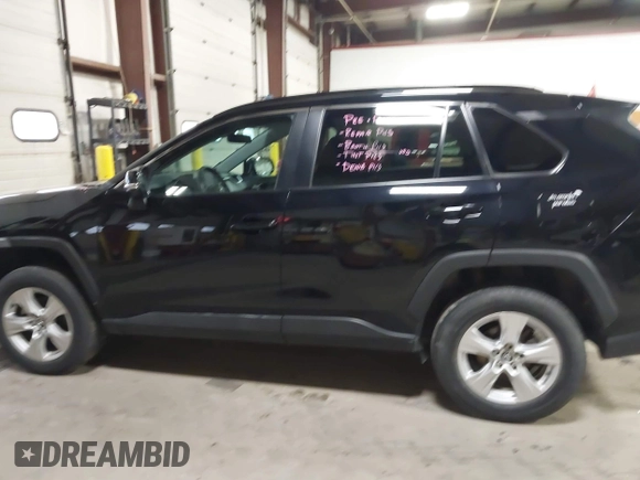 2020 Toyota RAV4 XLE with VIN 2T3P1RFV2LC136831, listed as a IAAI auction lot 41146609 with 58,309 mi miles. Bid and sale history available at carsss.com. Image 14.