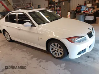 2007 BMW 3 Series 328xi с VIN WBAVC93537KX53235, выставлен на аукционе IAAI как лот 42859757 с пробегом 139 575 миль миль и . История ставок и продаж доступна на DreamBid. Изображение 1.