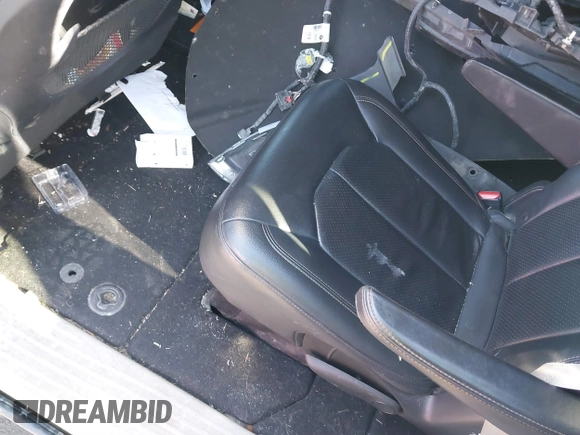 2018 Chrysler Pacifica Touring L with VIN 2C4RC1BGXJR157184, listed as a IAAI auction lot 41803388 with 102,095 mi miles and . Bid and sale history available at DreamBid. Image 8.