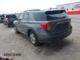 2022 Ford Explorer XLT z VIN 1FMSK7DH2NGC35828, wystawiony jako IAAI lot #41934116 z przebiegiem 46 332 mil mil oraz . Historia ofert i sprzedaży dostępna na DreamBid. Obrazek 3.