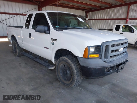 2006 Ford F-250 XL z VIN 1FTSX21P66ED70750, wystawiony jako IAAI lot #42532825 z przebiegiem 221 630 mil mil oraz . Historia ofert i sprzedaży dostępna na DreamBid. Obrazek 1.