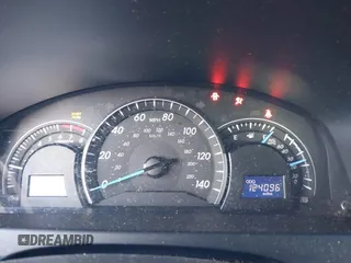 2015 Toyota Camry XLE with VIN 4T1BF1FK9FU923208, listed as a IAAI auction lot 42076970 with 124,096 mi miles and . Bid and sale history available at carsss.com. Image 7.