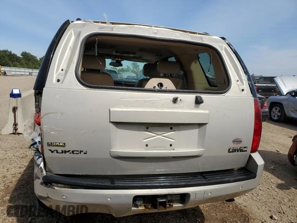 2007 GMC Yukon SLT with VIN 1GKFK13057J305802, listed as a Copart auction lot 57156884 with 218,494 mi miles and Salvage Title. Bid and sale history available at carsss.com. Image 6.