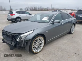 2018 Cadillac CT6 Luxury RWD z VIN 1G6KC5RX4JU159789, wystawiony jako IAAI lot #41145010 z przebiegiem 73 811 mil mil oraz . Historia ofert i sprzedaży dostępna na DreamBid. Obrazek 17.