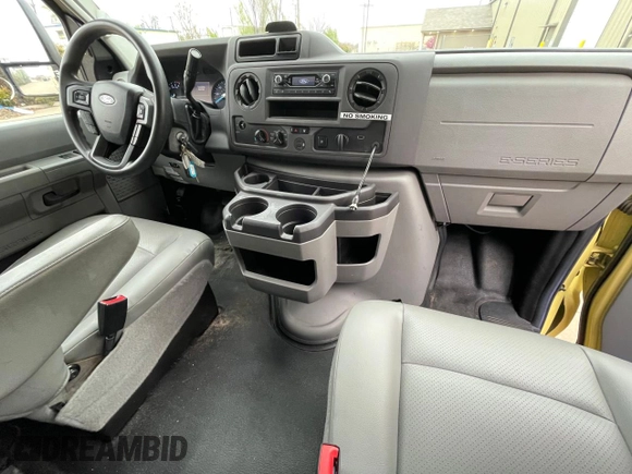 2021 Ford Econoline Cargo with VIN 1FDXE4FN8MDC34245, listed as a Copart auction lot 52241605 with 70,916 mi miles and Clean Title. Bid and sale history available at DreamBid. Image 9.
