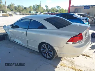 2010 Volvo C70 with VIN YV1672MC0AJ090939, listed as a IAAI auction lot 40903923 with 107,070 mi miles. Bid and sale history available at carsss.com. Image 15.