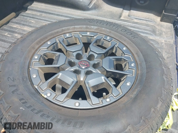 2022 Nissan Frontier Pro-4X z VIN 1N6ED1EK3NN634775, wystawiony jako IAAI lot #42789790 z przebiegiem 25 453 mil mil oraz . Historia ofert i sprzedaży dostępna na DreamBid. Obrazek 12.