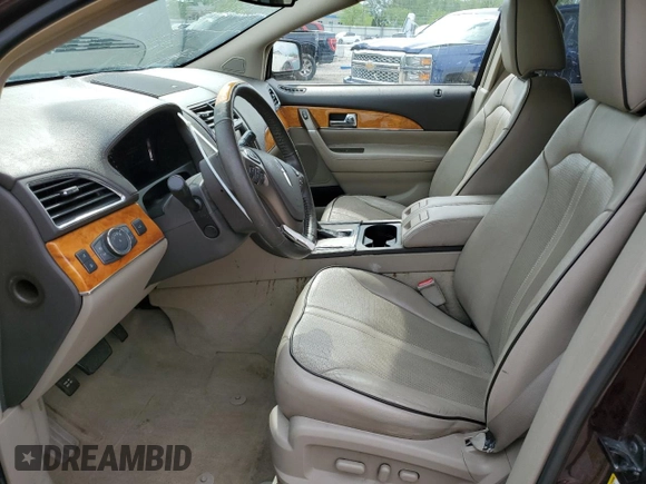 2011 Lincoln MKX z VIN 2LMDJ6JK0BBJ00165, wystawiony jako Copart lot #53438265 z przebiegiem 156 798 mil mil oraz Nie do naprawy • Non repairable. Historia ofert i sprzedaży dostępna na DreamBid. Obrazek 7.
