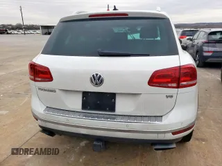 2017 Volkswagen Touareg Wolfsburg Edition z VIN WVGRF7BP2HD006004, wystawiony jako Copart lot #46347485 z przebiegiem 59 345 mil mil oraz Szkoda całkowita • Salvage title. Historia ofert i sprzedaży dostępna na DreamBid. Obrazek 6.
