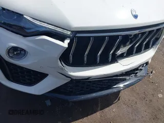 2022 Maserati Levante GT z VIN ZN661XUA5NX388097, wystawiony jako IAAI lot #41859084 z przebiegiem 31 252 mil mil oraz . Historia ofert i sprzedaży dostępna na DreamBid. Obrazek 18.