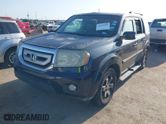 2011 Honda Pilot Touring with VIN 5FNYF4H92BB090056, listed as a IAAI auction lot 42010682 with 201,640 mi miles. Bid and sale history available at carsss.com. Image 20.