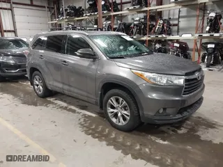 2015 Toyota Highlander XLE with VIN 5TDJKRFH2FS185433, listed as a IAAI auction lot 41040596 with 113,325 mi miles. Bid and sale history available at carsss.com. Image 1.