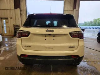2020 Jeep Compass Latitude z VIN 3C4NJDBB5LT175411, wystawiony jako Copart lot #62606565 z przebiegiem 44 523 mil mil oraz Szkoda całkowita • Salvage title. Historia ofert i sprzedaży dostępna na DreamBid. Obrazek 6.