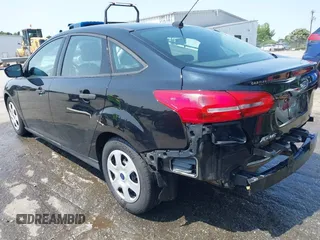 2016 Ford Focus S z VIN 1FADP3E26GL393235, wystawiony jako IAAI lot #42385660 z przebiegiem 133 049 mil mil oraz . Historia ofert i sprzedaży dostępna na DreamBid. Obrazek 3.