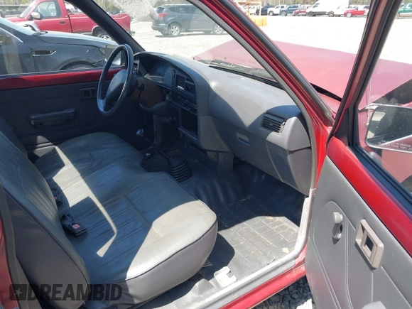 1992 Toyota Pickup with VIN JT4RN81A2N0096073, listed as a IAAI auction lot 41886580 with 254,791 mi miles and . Bid and sale history available at DreamBid. Image 5.