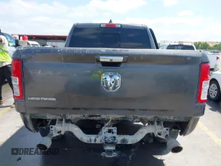 2019 Ram 1500 Big Horn z VIN 1C6RREFT3KN543755, wystawiony jako IAAI lot #42040871 z przebiegiem 135 614 mil mil oraz . Historia ofert i sprzedaży dostępna na DreamBid. Obrazek 17.