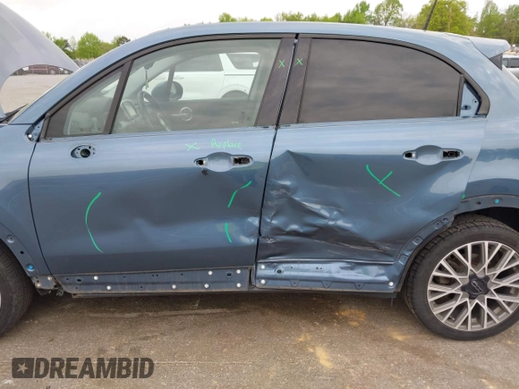 2017 FIAT 500X Lounge with VIN ZFBCFXDB1HP639672, listed as a IAAI auction lot 42033838 with 71,542 mi miles and . Bid and sale history available at DreamBid. Image 6.
