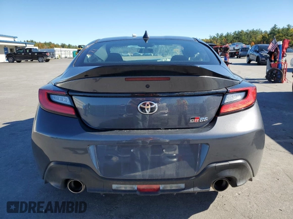 2023 Toyota 86 z VIN JF1ZNBB16P9761640, wystawiony jako Copart lot #76033734 z przebiegiem 18 043 mil mil oraz Szkoda całkowita • Salvage title. Historia ofert i sprzedaży dostępna na DreamBid. Obrazek 6.