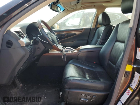 2016 Lexus LS 460 with VIN JTHCL5EF2G5026822, listed as a Copart auction lot 54419325 with 84,132 mi miles and Clean title. Bid and sale history available at DreamBid. Image 7.