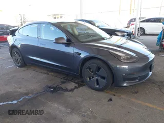 2022 Tesla Model 3 Long Range z VIN 5YJ3E1EB5NF126104, wystawiony jako IAAI lot #41845943 z przebiegiem 46 492 mil mil oraz . Historia ofert i sprzedaży dostępna na DreamBid. Obrazek 1.